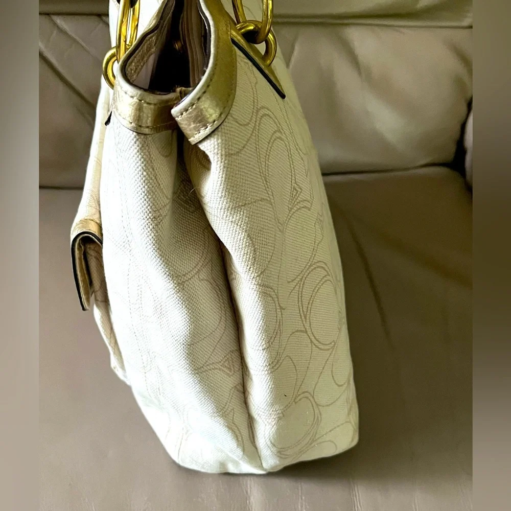 - Authentic Coach Signature Penelope Linen Tote/Purse.